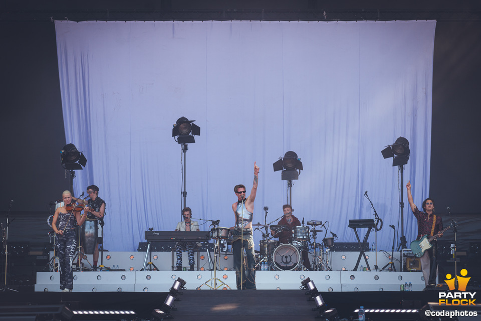 foto Sziget Festival, 10 augustus 2023, Óbudai-sziget, Budapest, met Son Mieux