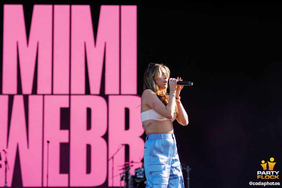 foto Sziget Festival, 12 augustus 2023, Óbudai-sziget, Budapest, met Mimi Webb