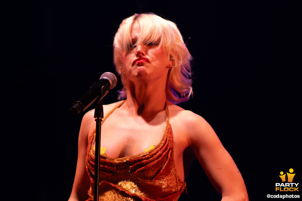 foto Sziget Festival, 14 augustus 2023, Óbudai-sziget, Budapest, met Amyl and The Sniffers