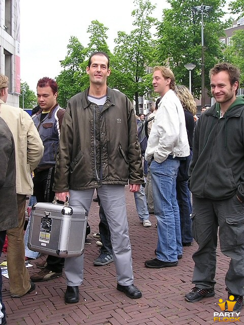 foto Legalize Streetparade, 5 juni 2004, Centrum Amsterdam, met Michel (Abstract)