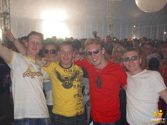 foto Defqon.1 Festival, 19 juni 2004, Almeerderstrand