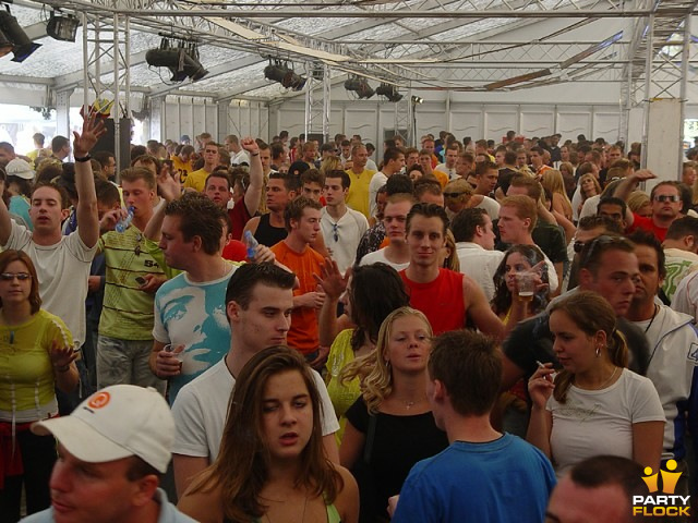 Foto's Defqon.1 Festival, 19 juni 2004, Almeerderstrand, Almere