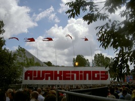 foto Awakenings Festival, 3 juli 2004, Spaarnwoude, deelplan Houtrak, Halfweg #104707