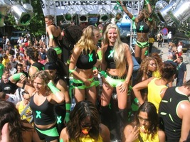 foto FFWD Heineken Dance Parade, 14 augustus 2004, Centrum Rotterdam, Rotterdam #110307