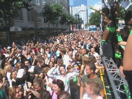 foto FFWD Heineken Dance Parade, 14 augustus 2004, Centrum Rotterdam, Rotterdam #110367