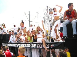 foto FFWD Heineken Dance Parade, 14 augustus 2004, Centrum Rotterdam, Rotterdam #110490