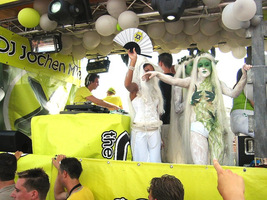 foto FFWD Heineken Dance Parade, 14 augustus 2004, Centrum Rotterdam, Rotterdam #110502