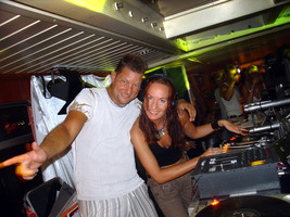 foto Sins at FFWD, 14 augustus 2004, Partyship Valencia, Rotterdam #111141