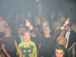 foto Club Q-Base, 20 april 2002, Hemkade, Zaandam #11148