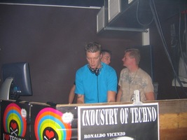 foto Industry of Techno, 9 oktober 2004, Unique, Maassluis #118623