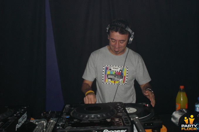 foto Revolution, 20 november 2004, Heineken Music Hall, met Benny Benassi