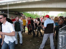 foto Hemelrave 2002, 9 mei 2002, Onder viaduct A35, Hengelo #13065