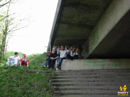 foto Hemelrave 2002, 9 mei 2002, Onder viaduct A35