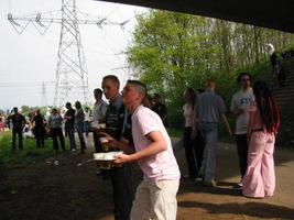 foto Hemelrave 2002, 9 mei 2002, Onder viaduct A35, Hengelo #13089