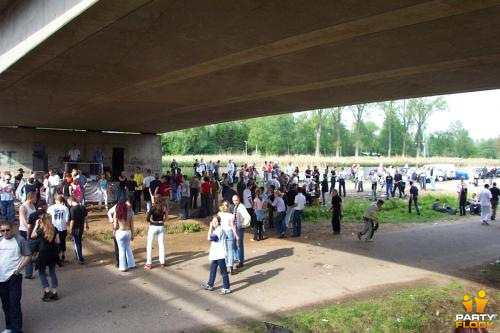 foto Hemelrave 2002, 9 mei 2002, Onder viaduct A35