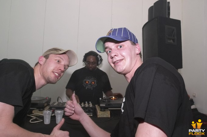foto Bass-D, 2 april 2005, De Waakzaamheid, met The Rapist