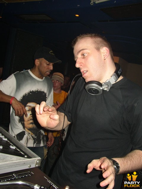 foto Back2school, 27 maart 2005, Tropicana, met The Darkraver, Vince