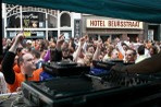 I Love Hardhouse street rave at the Frisco Inn foto