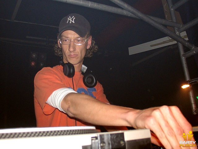 foto High Low Techno, 29 april 2005, Buk Buk, met Martijn