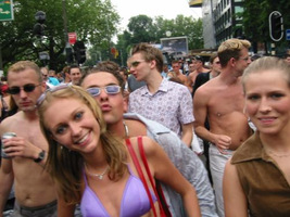 foto PRO Streetparade, 8 juni 2002, Centrum Amsterdam, Amsterdam #17229