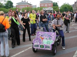 foto PRO Streetparade, 8 juni 2002, Centrum Amsterdam, Amsterdam #17394
