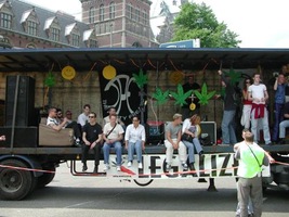 foto PRO Streetparade, 8 juni 2002, Centrum Amsterdam, Amsterdam #17404