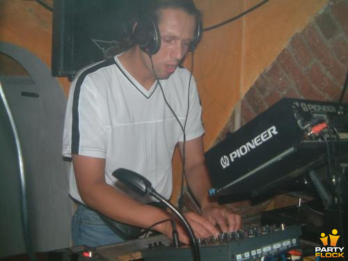 foto Generation Hardhouse, 14 juni 2002, AXL, met Arend