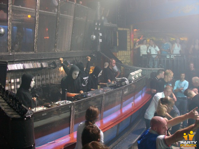 foto Mayhem vs Psyclone, 12 augustus 2005, The Palace, met Angerfist