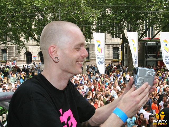 foto FFWD Heineken Dance Parade, 13 augustus 2005, Centrum Rotterdam, met Deepack