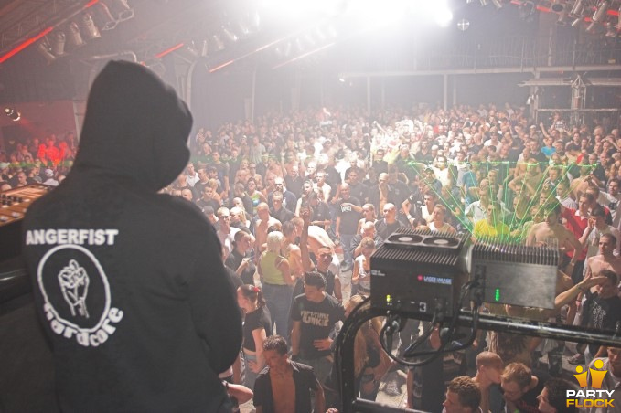 foto Beter kom je niet, 13 augustus 2005, Hemkade, met Angerfist