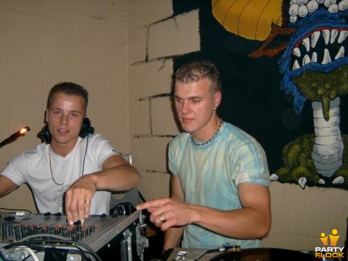 foto Calveest, 15 juni 2002, Studentenflat Calslaan 40, met Franky SL, Don B