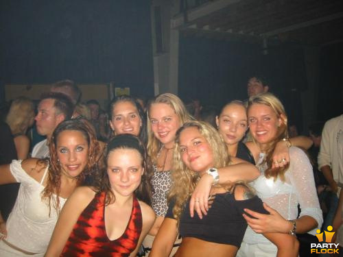 foto's Club Q-Base, 15 juni 2002, Hemkade