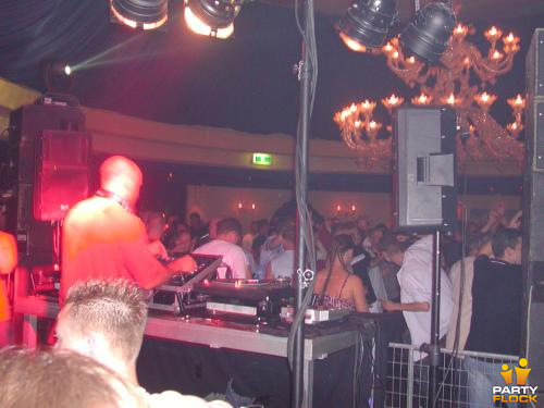 foto Hard Bass, 22 juni 2002, Tropicana, met Paul Elstak