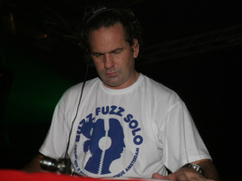 foto Buzz Fuzz solo, 11 november 2005, Kingdom the Venue, Amsterdam #205070