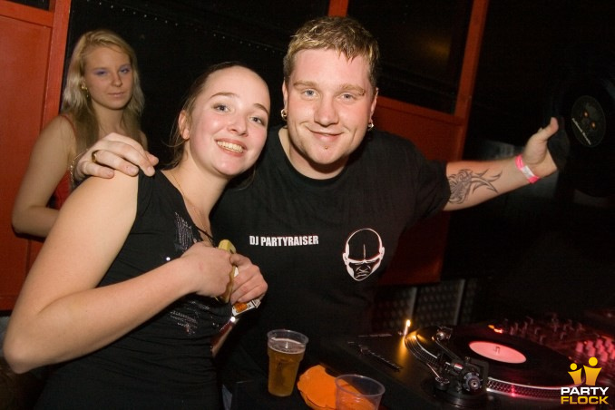 foto Beter kom je niet, 12 november 2005, Amigo's, met Partyraiser