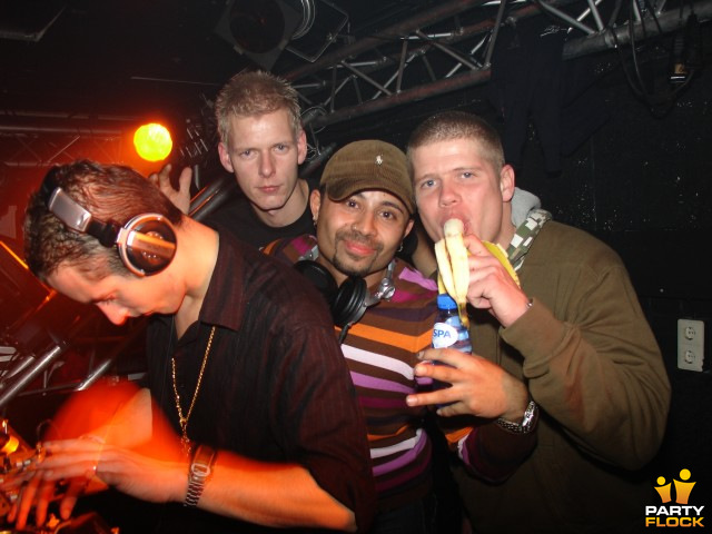 foto Turntable Junkies, 26 november 2005, Simplon, met Energyca, Modtro, Easy-A