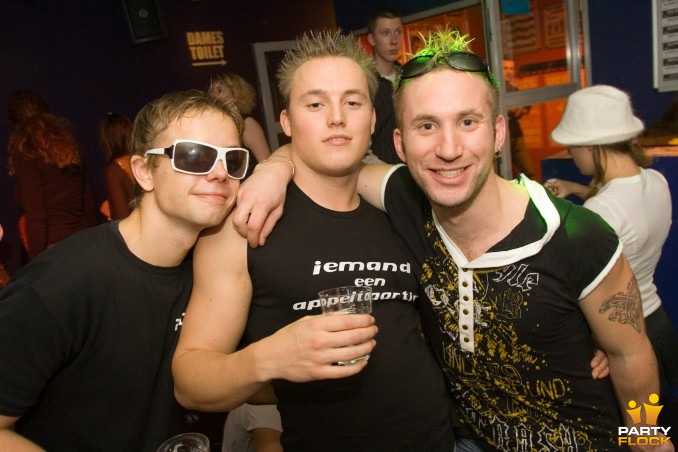 foto Heroes of Techno, 10 december 2005, P60