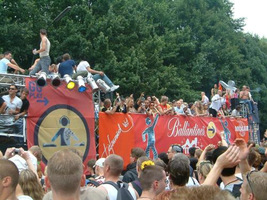 foto Love Parade, 13 juli 2002, Centrum Berlijn, Berlijn #22402