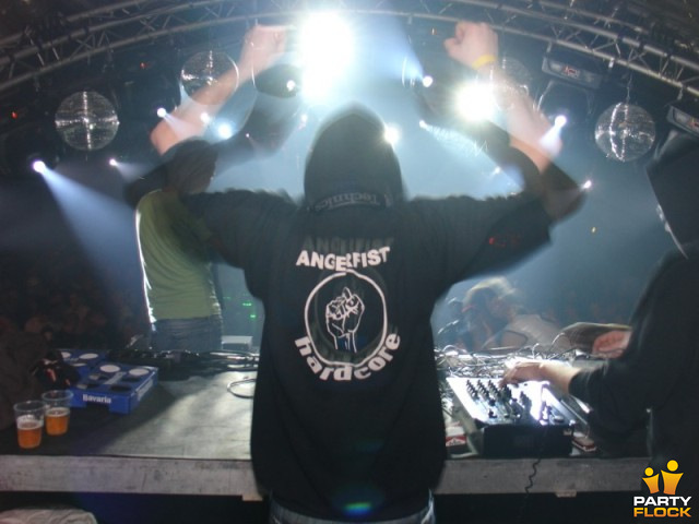 foto Angerfist, 25 maart 2006, Hemkade, met Angerfist