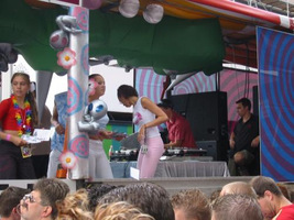 foto FFWD Heineken Dance Parade, 10 augustus 2002, Centrum Rotterdam, Rotterdam #24048