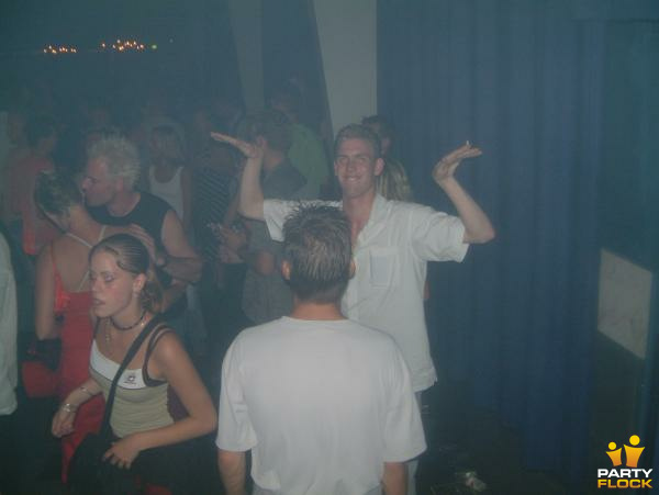 foto Club Q-Base, 10 augustus 2002, Hemkade