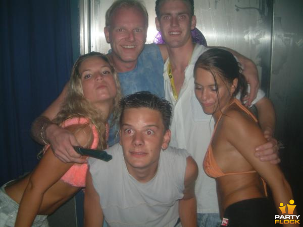 foto Club Q-Base, 10 augustus 2002, Hemkade