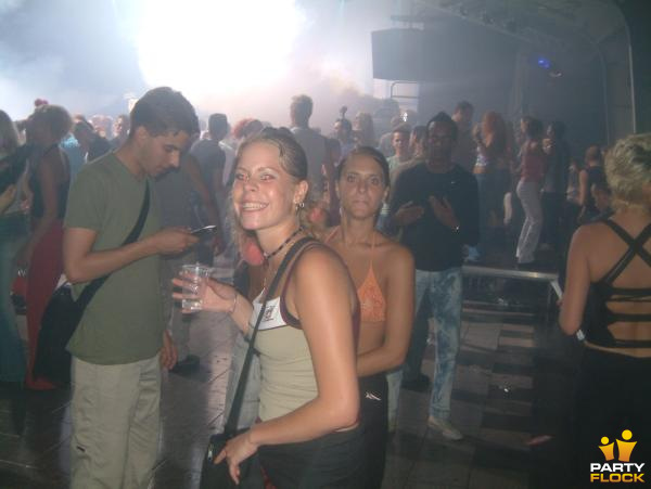 foto Club Q-Base, 10 augustus 2002, Hemkade