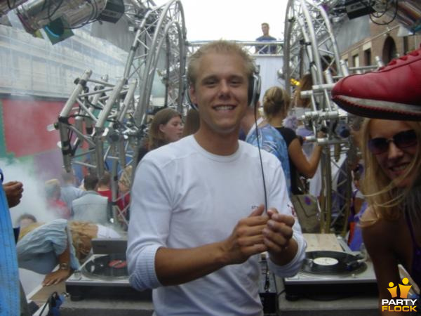 foto FFWD Heineken Dance Parade, 10 augustus 2002, Centrum Rotterdam, met Armin van Buuren