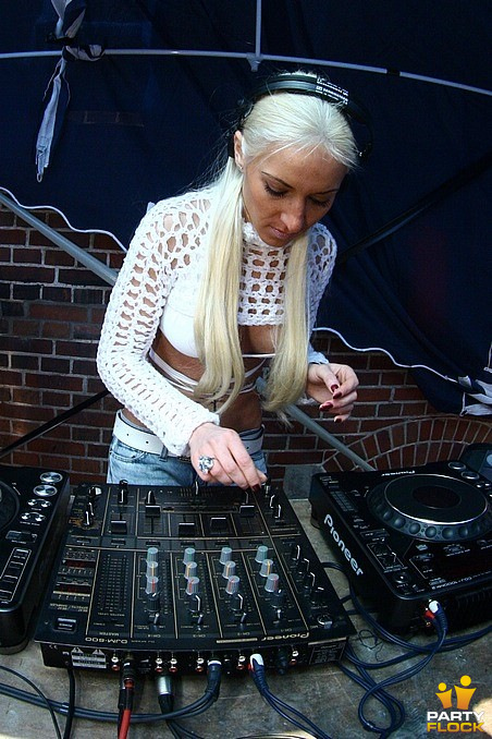foto I love hardhouse queensday streetrave, 29 april 2006, Frisco Inn, met Sweet Kelly