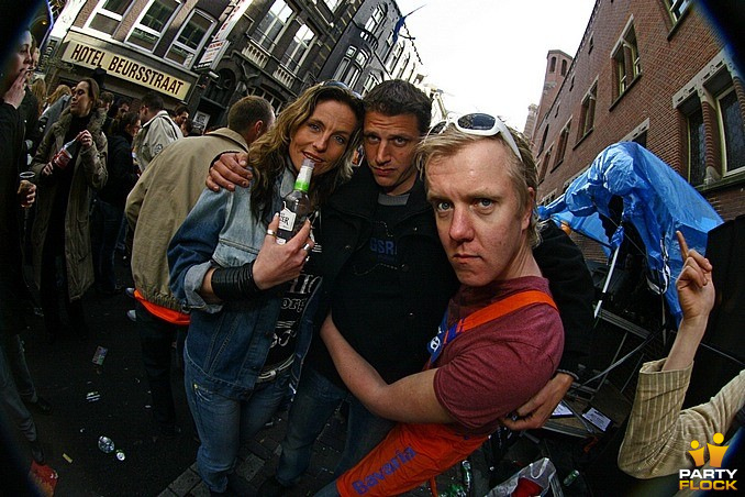 foto I love hardhouse queensday streetrave, 29 april 2006, Frisco Inn