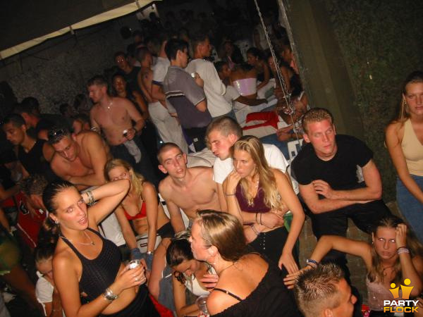 foto Club Q-Base, 17 augustus 2002, Hemkade