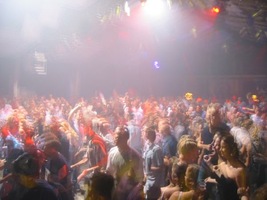 foto Club Q-Base, 24 augustus 2002, Hemkade, Zaandam #25612