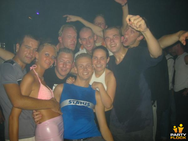 foto Club Q-Base, 24 augustus 2002, Hemkade