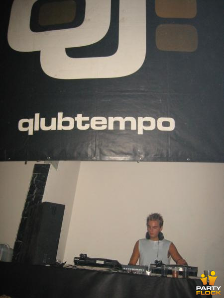 foto Club Q-Base, 31 augustus 2002, Hemkade, met Walt Jenssen